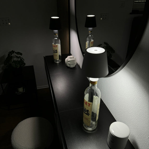 UpcyLuxe | Stilvolle, dimmbare, wiederaufladbare Flaschen-Lampe