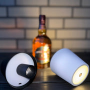 UpcyLuxe | Stilvolle, dimmbare, wiederaufladbare Flaschen-Lampe